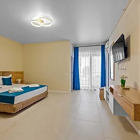 מלון דירות Coral 4*