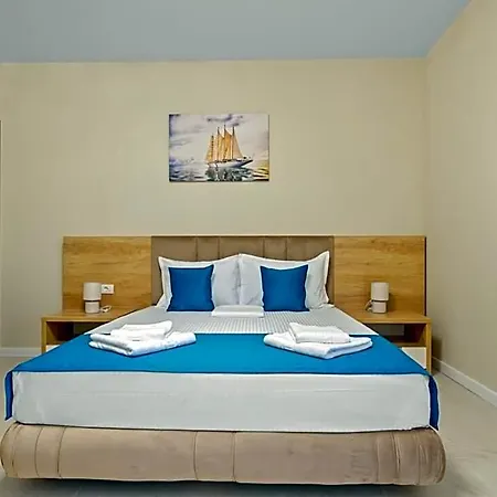 מלון דירות Coral 4*